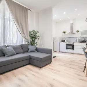 Petofi In The Center Apartment